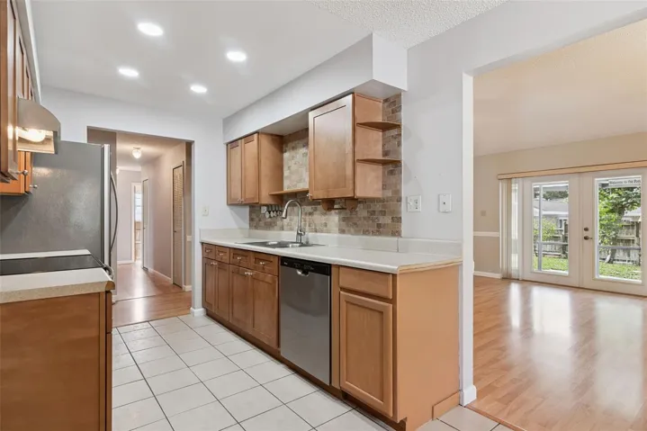 Eat-in Kitchen