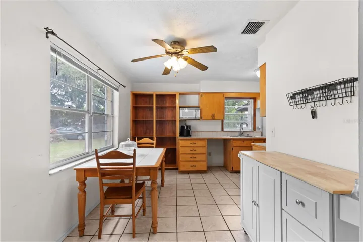 Eat-In Kitchen