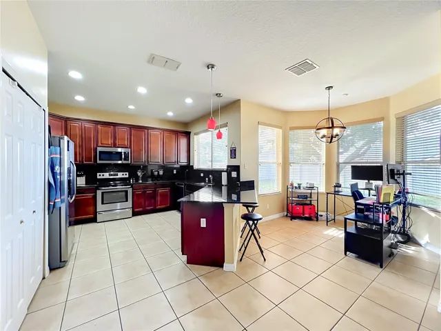 Kitchen & Breakfast Nook