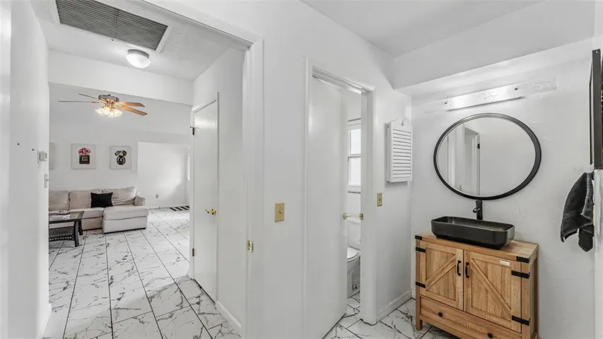 Has it's own ensuite bathroom