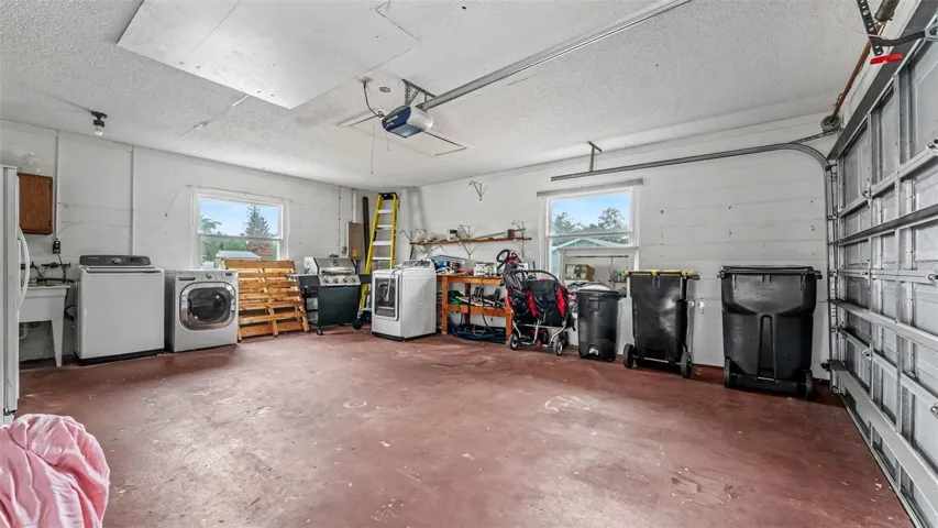 Detached garage (covered walkway)