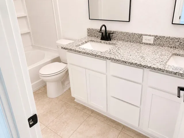Master Bedroom Bathroom