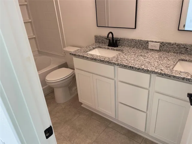 Master Bedroom Bathroom