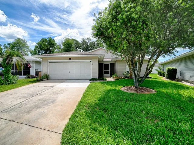 3 BEDROOM AND 2 BATHROOM WITH BACKYARD PRIVACY