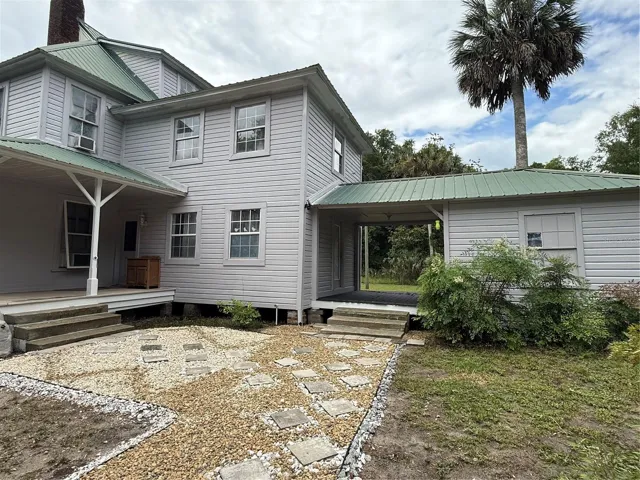 Back of the house with Laundry attached