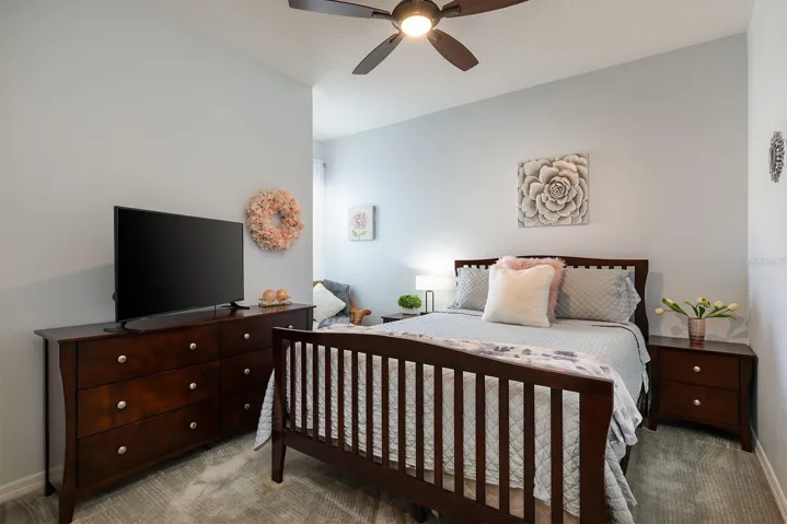 Upstairs guest bedroom