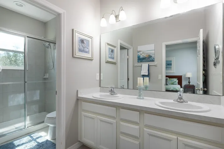 Primary bath with dual sinks