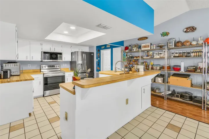 Kitchen w/Pantry