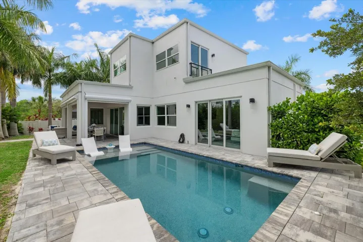 Private outdoor living!