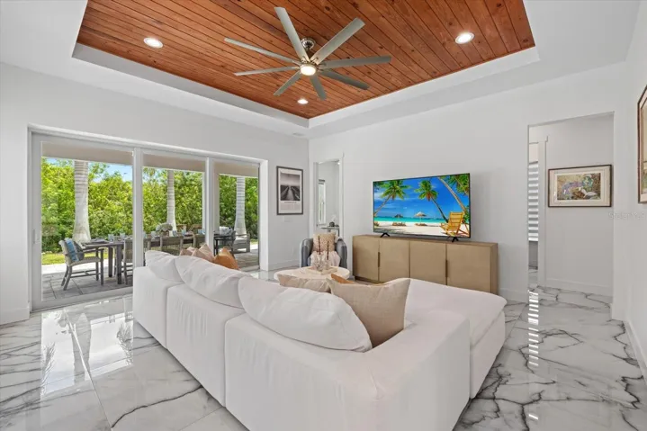 Living room with sliders to the lanai
