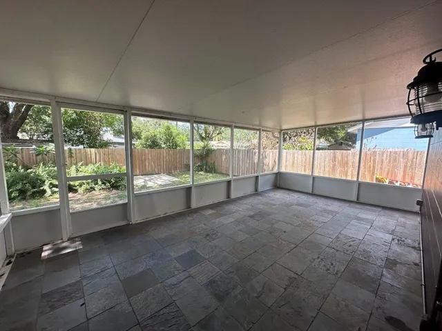 Large Cov'd Srn'd Porch