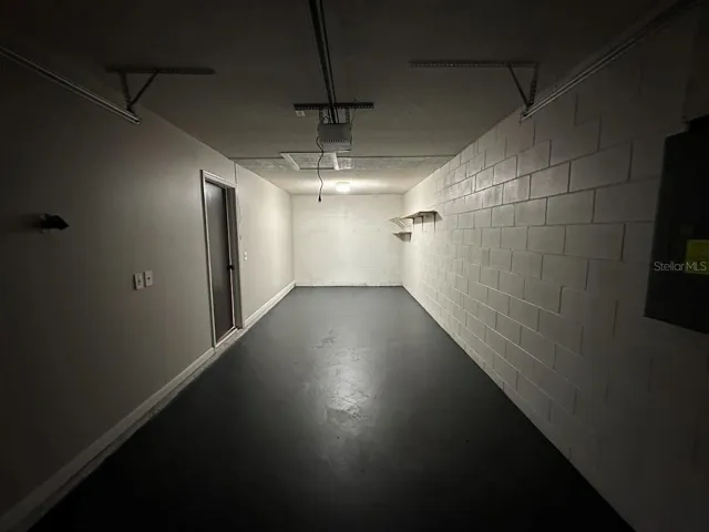 Deep Garage - Room for a workshop
