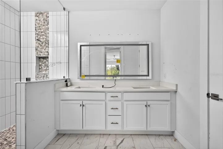 Master ensuite bath