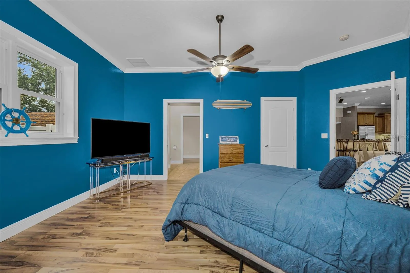 Walk in and built in Closets