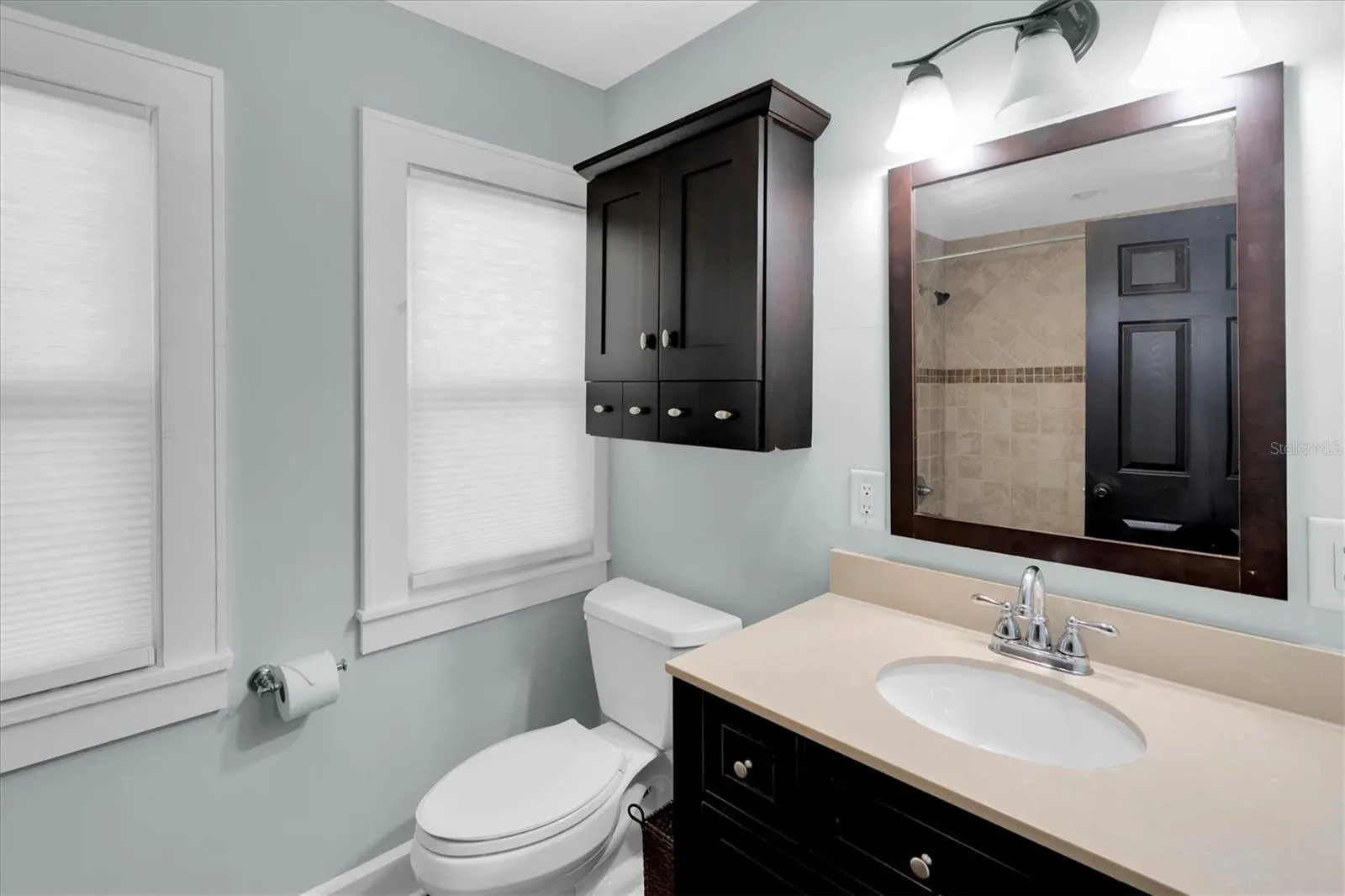 2nd floor FULL bathroom.
