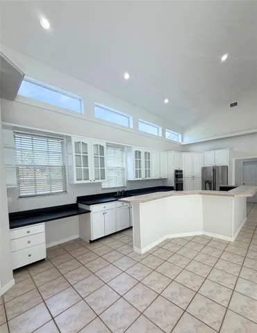 Light & bright kitchen
