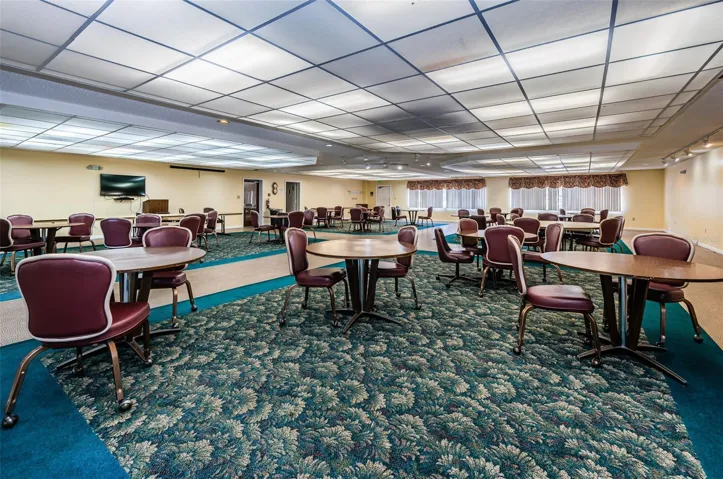 Magnolia card room