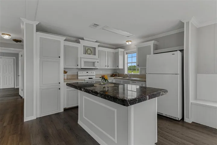Love this Kitchen with lots of cabinets for storage!