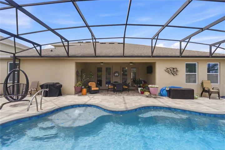 Enclosed Pool & PatiP