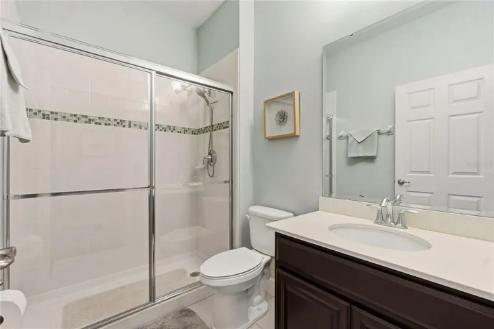 Bath with walk in Shower