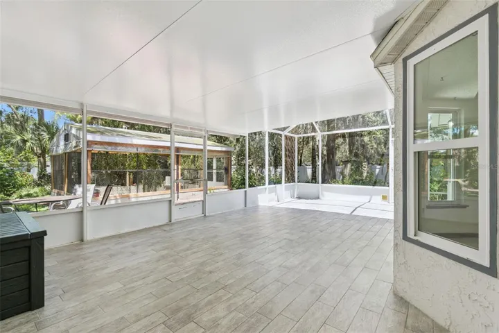 Large Screened in Patio