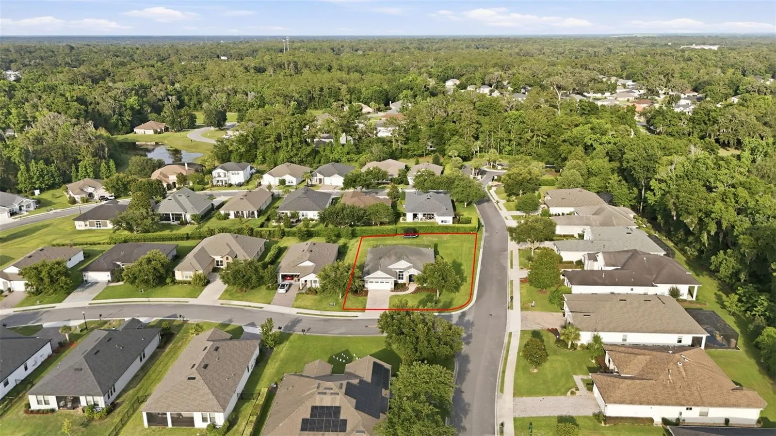 Located in one of SE Ocala's most sought after communities