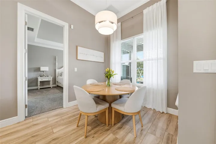 Elegant eat-in kitchen dining