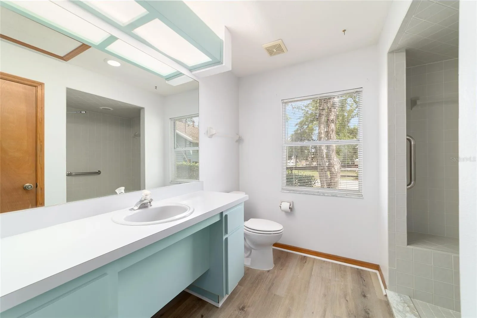 In-Law Suite/Guest Bathroom