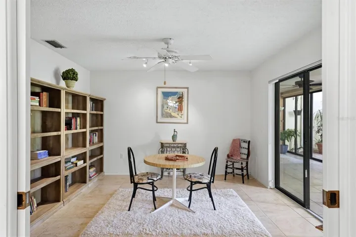 Den/office or flexible space for 3rd bedroom