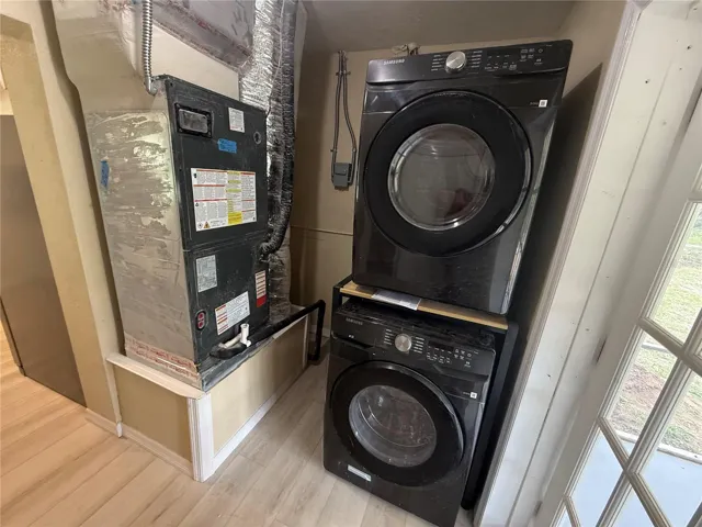 Utility Room With W/D