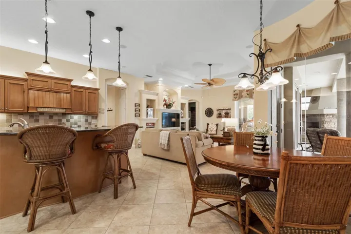 Breakfast Nook & Breakfast Bar