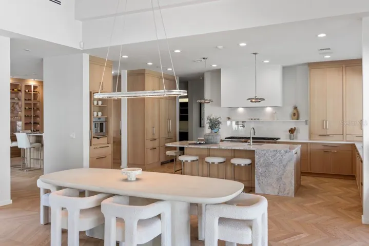 Dining/Kitchen