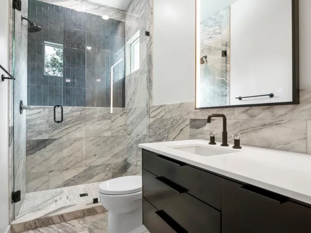 Bedroom 3 Ensuite Bath