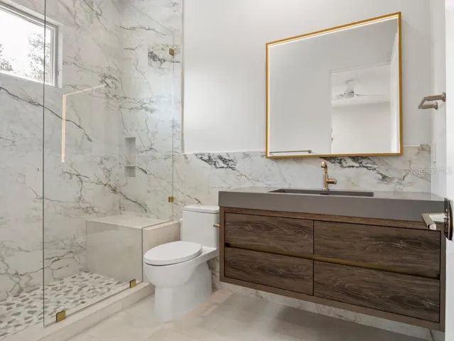 Bedroom 2 Ensuite Bath