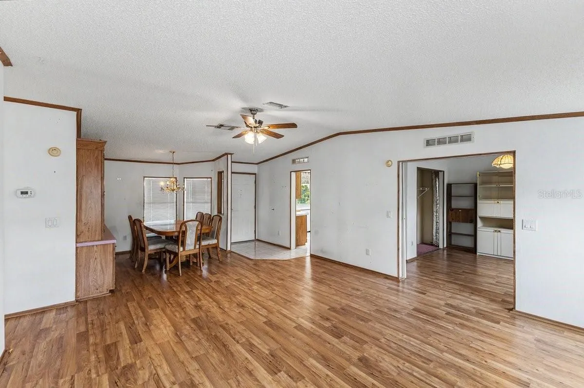 Living/dining area