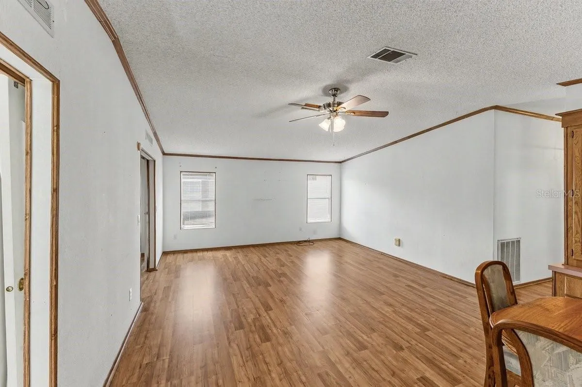 Living/dining area