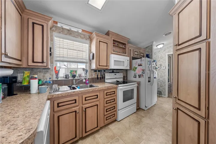 Kitchen - Dish washer, stove, microwave, fridge included