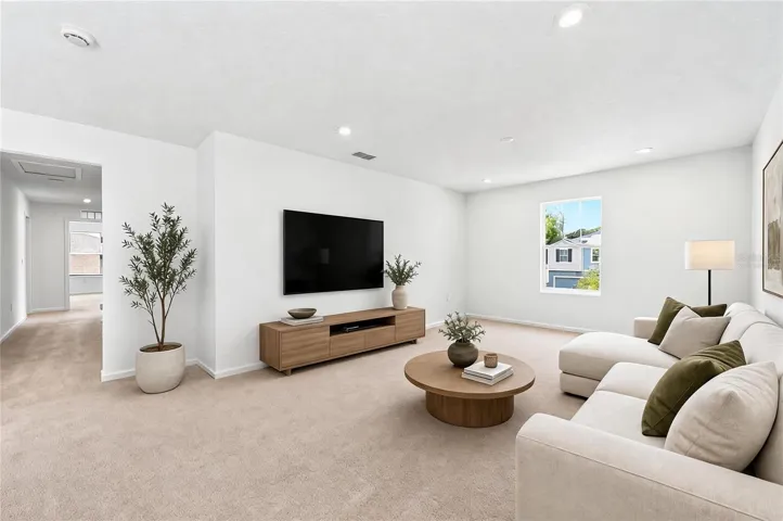 Bonus/Loft. Virtually Staged.