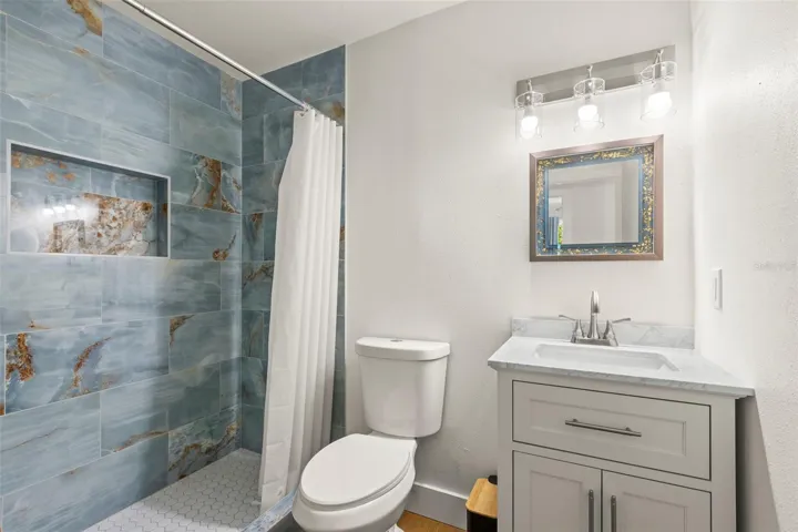 Unit B bathroom