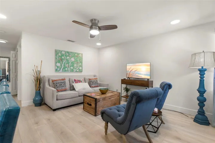 Unit B Livingroom