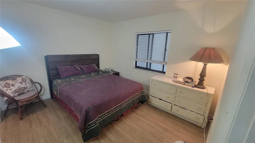 2ND BEDROOM WITH WALK IN CLOSIT AND ACCESS TO 2ND BATHROOM