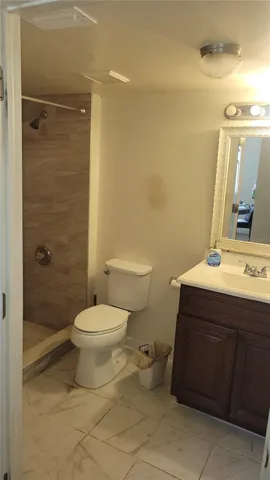 SECOND BATH WITH ACCESS FROM 2ND BED AND LIVUNG