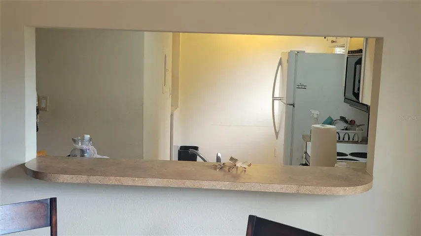 VIEW INTO kITCHEN
