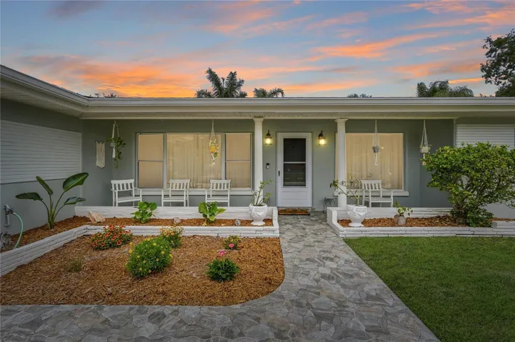 NO HOA OR DEED RESTRICTIONS