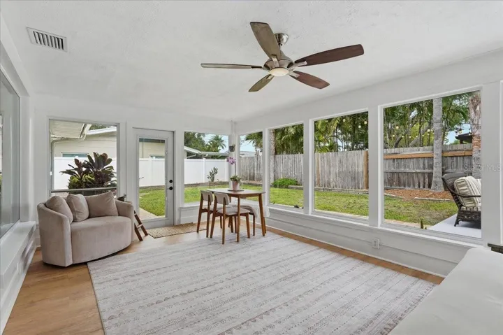 UNWIND AND RELAX IN THIS BEAUTIFUL FLORIDA ROOM!