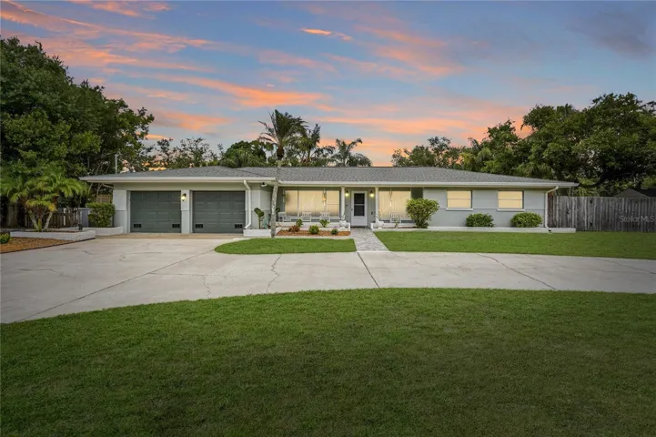 THOUGHTFULLY DESIGNED MODERN-CHIC CLEARWATER HOME!