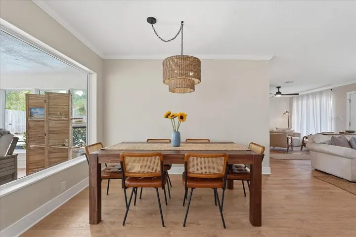IMAGINE THE FAMILY DINNERS AND ENTERTAINING YOU CAN DO HERE!