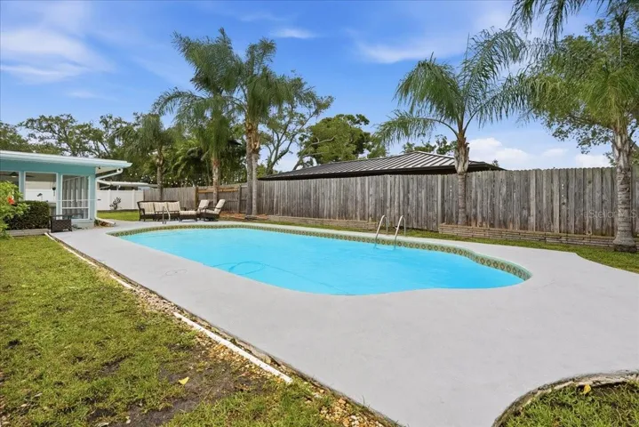 TROPICAL LANDSCAPING