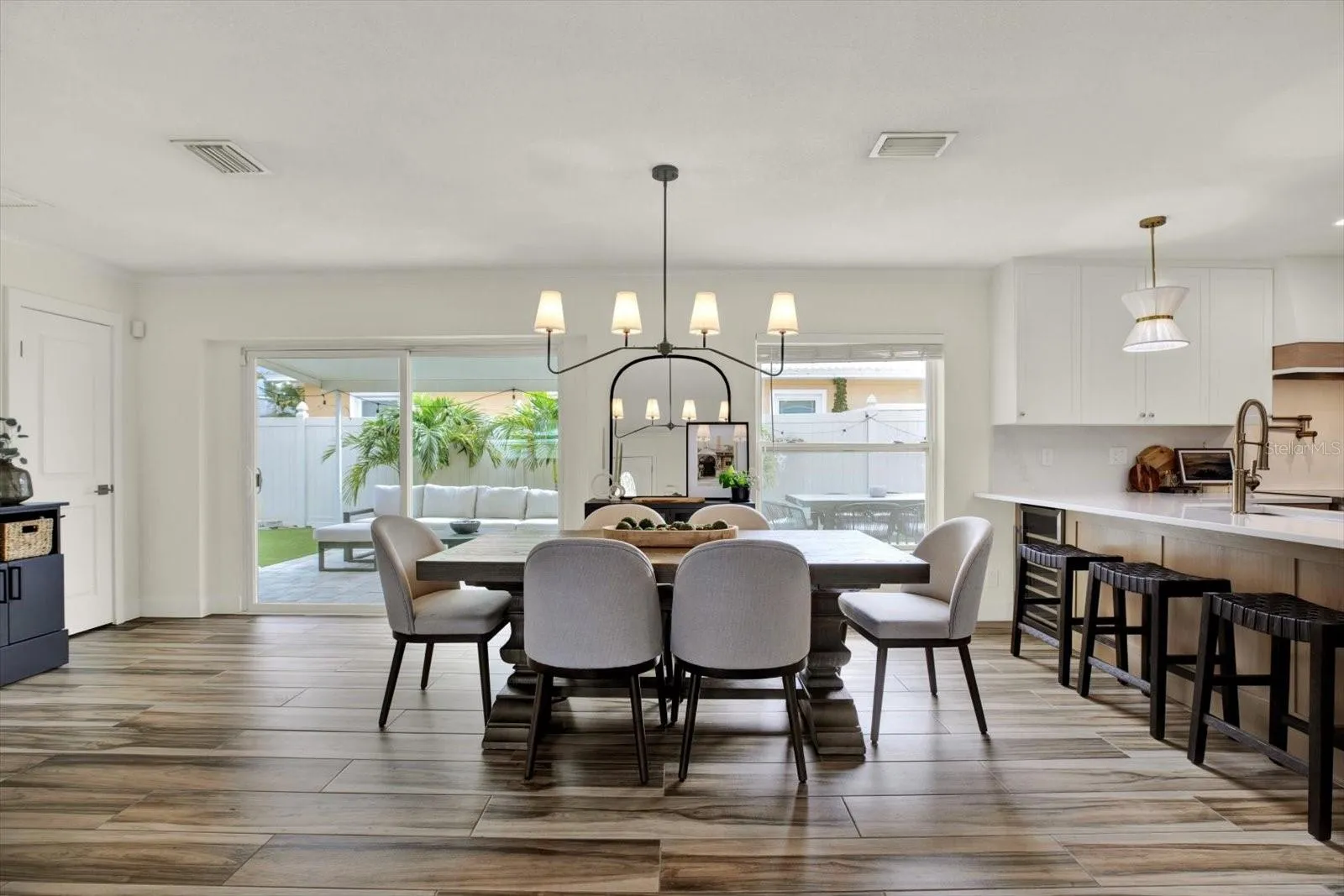 Dining/kitchen