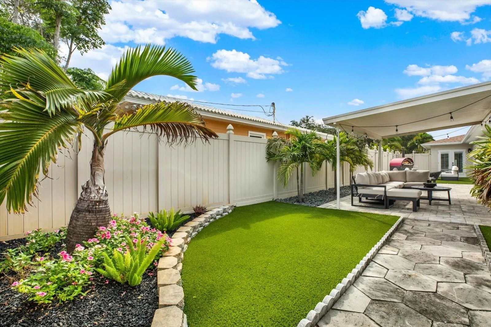 Outdoor entertaining space